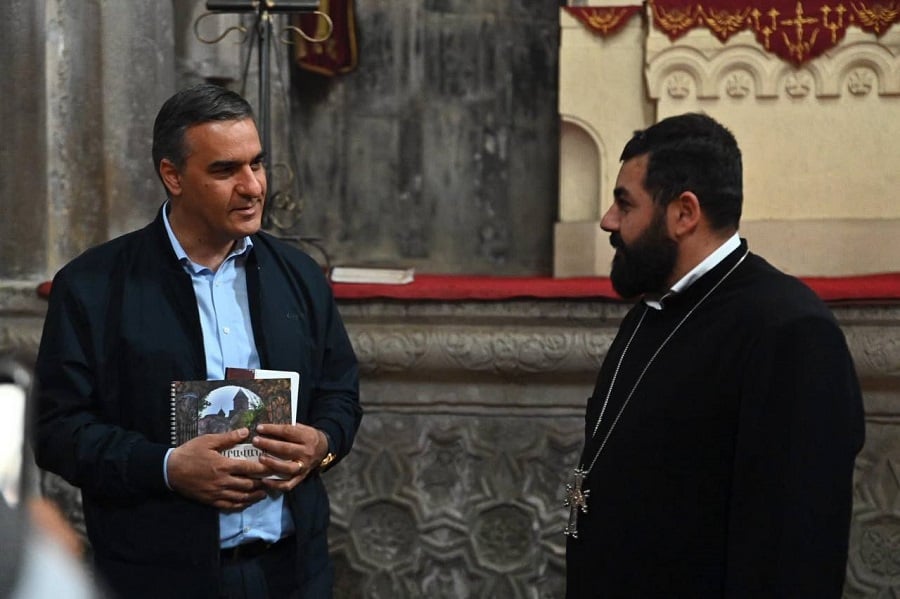 Արման ԹԱԹՈՅԱՆ․ ՓԱՇԻՆՅԱՆԸ ԿՈՆԿՐԵՏ ԽՆԴԻՐ Է ԼՈՒԾՈՒՄ ՄԱՅՐ ԱԹՈՌԻ ՀԵՏ ԿԱՊՎԱԾ