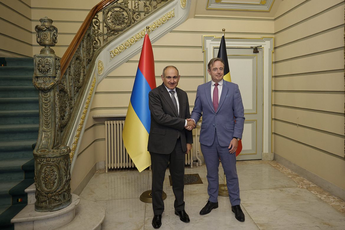 Փաշինյանի և Զելենսկու ղեկավարման ոճերի և քաղաքական մարտահրավերների միջև ակնհայտ զուգահեռներ